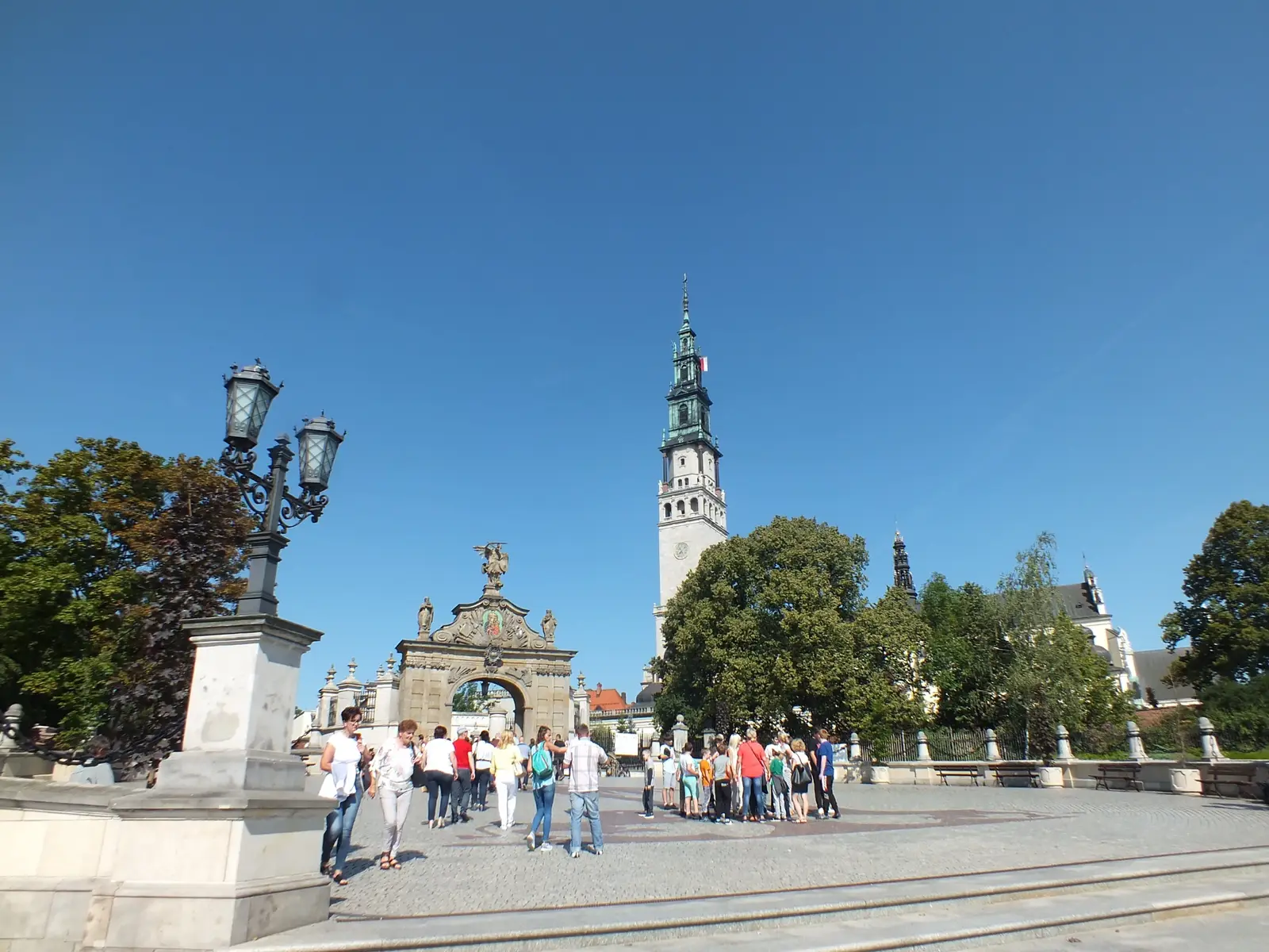 Wieża bazyliki i Brama Lubomirskich na Jasnej Górze w Częstochowie